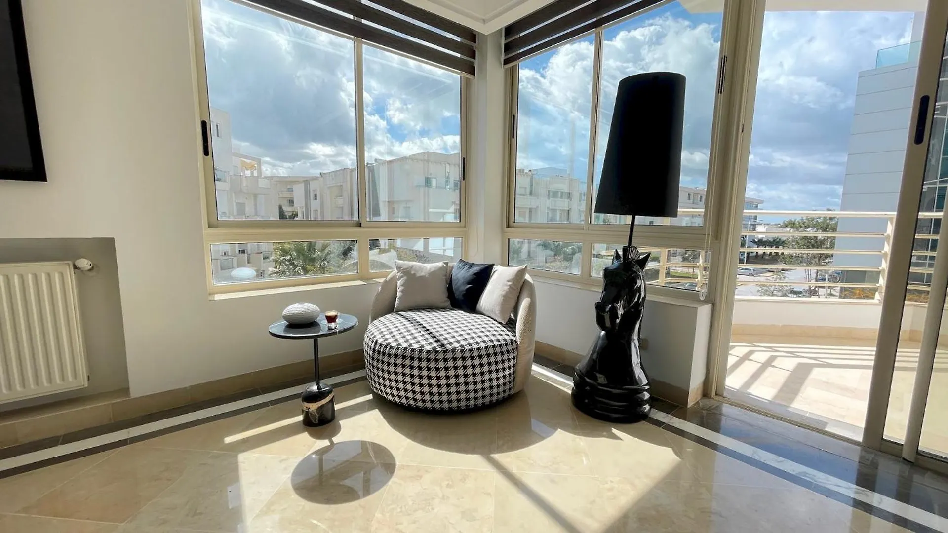 Black White: Modern Spacious Sukrah