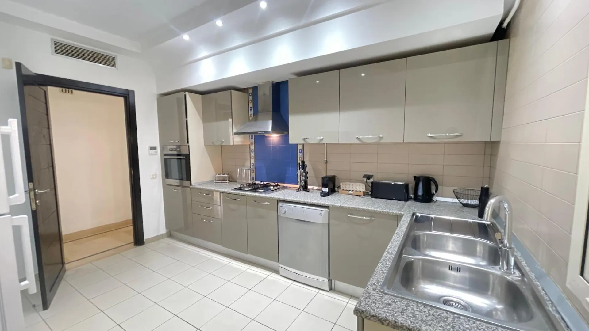 Black White: Modern Spacious Sukrah 0*,  Tunisia