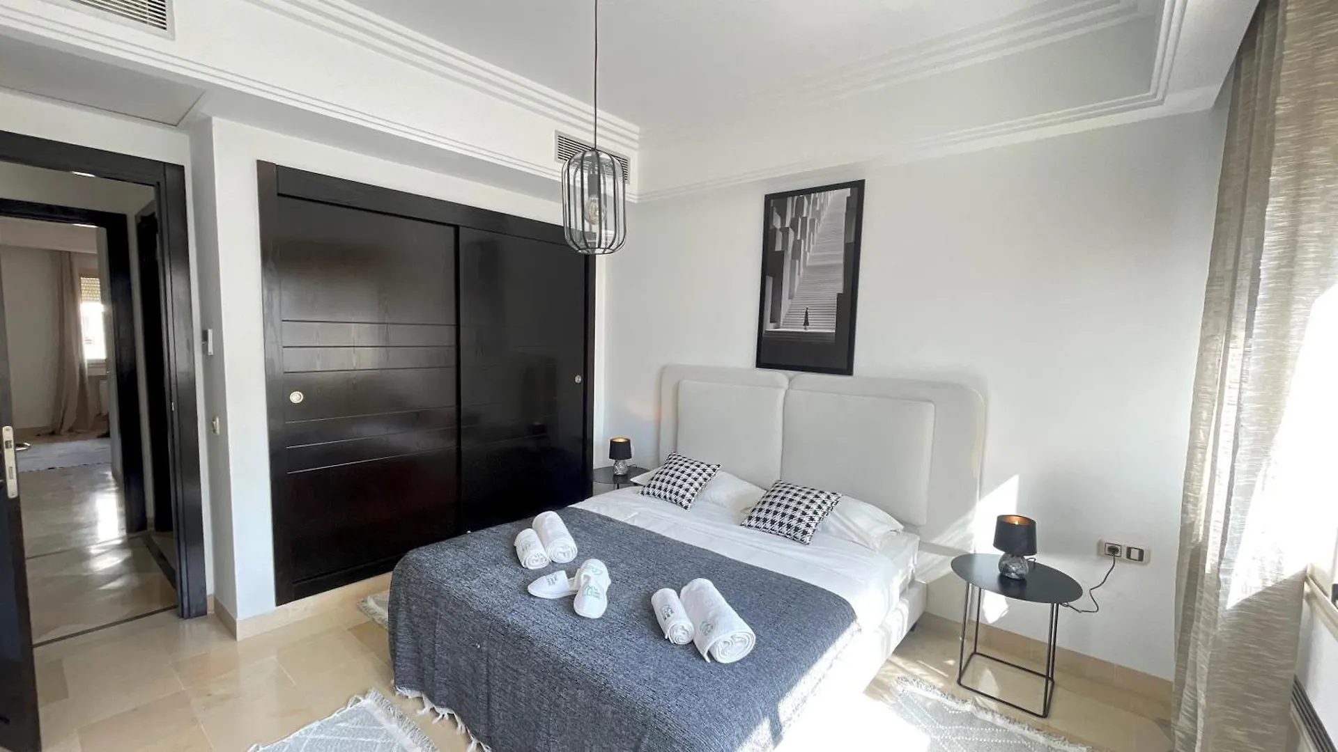 Apartment Black White: Modern Spacious Sukrah Tunisia